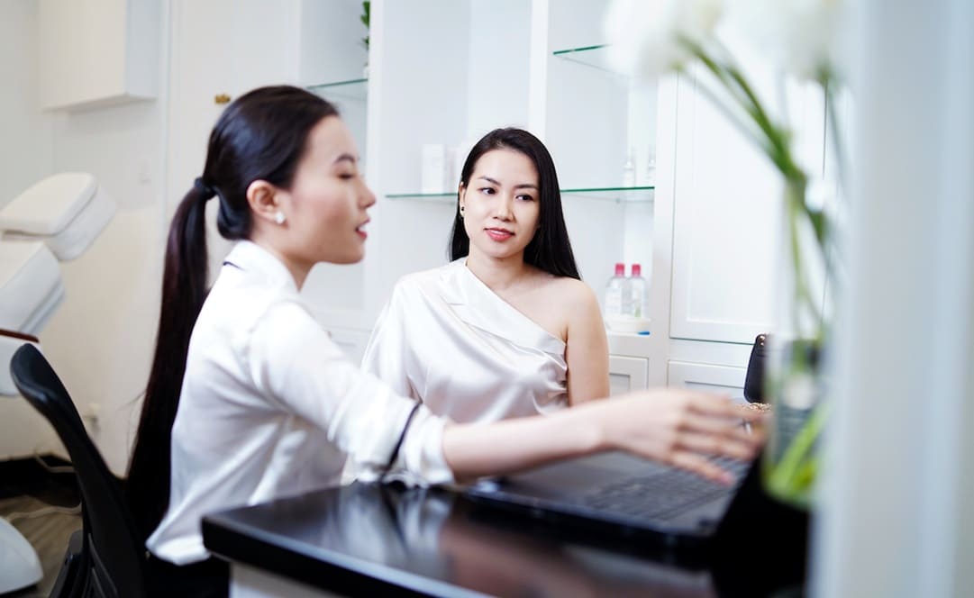 Phân tích tình trạng da cho khách hàng hiểu