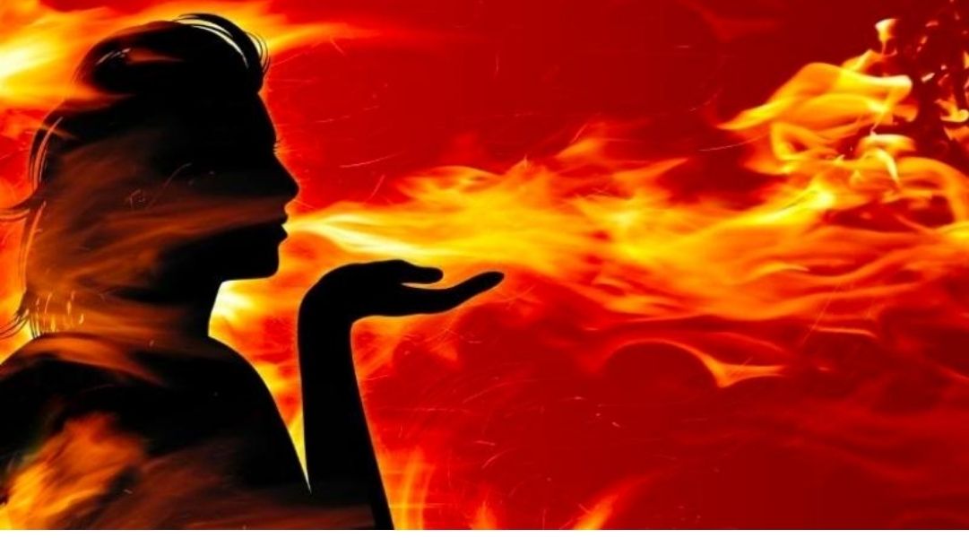 Phong thủy bàn làm việc cho người mệnh Hỏa