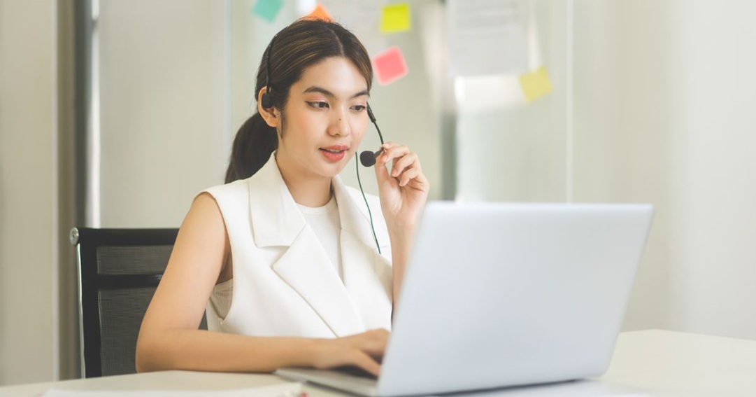 Lắng nghe và đưa ra câu hỏi khéo léo