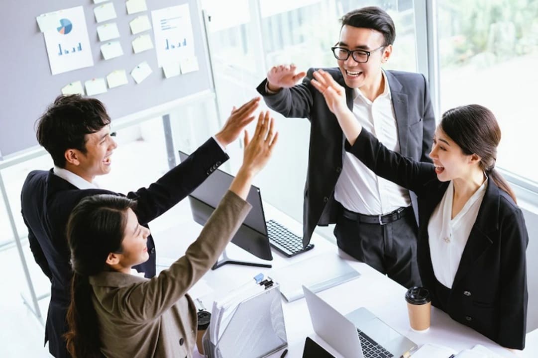Cách nói chuyện khi tặng quà cho đối tác