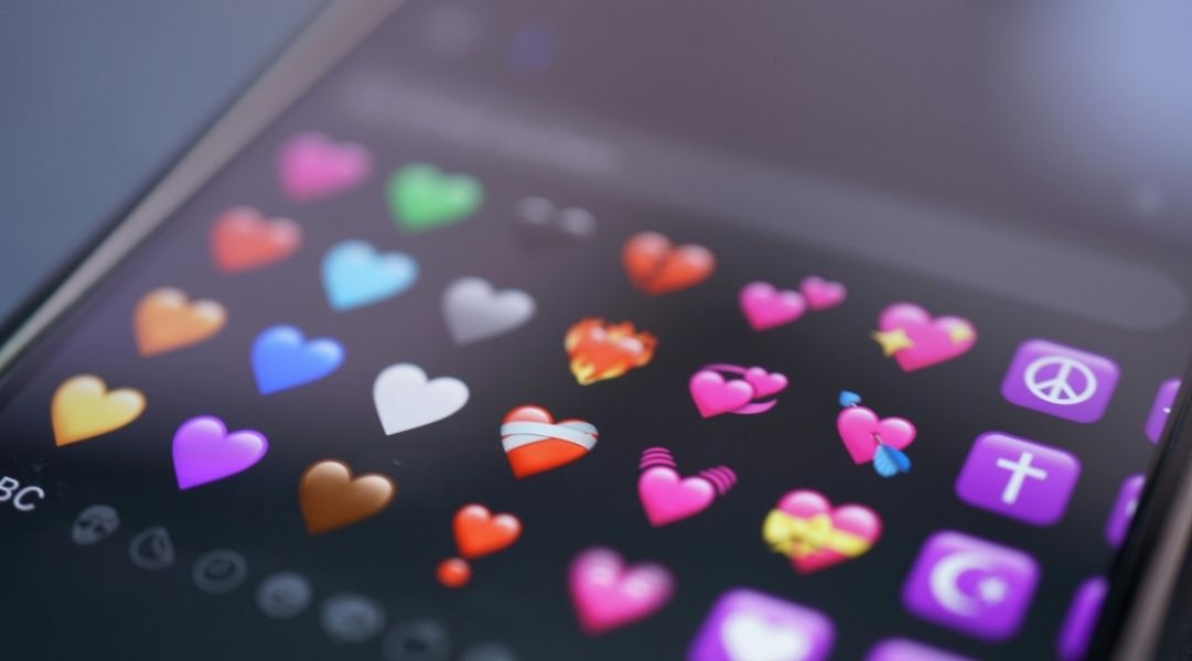 Sử dụng emoji khi bình luận tạo cảm giác thân thiện